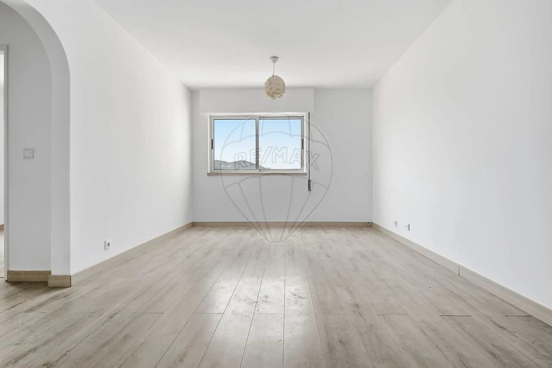 Apartamento T2 para Venda em Santo António dos Cavaleiros e Frielas Foto 5