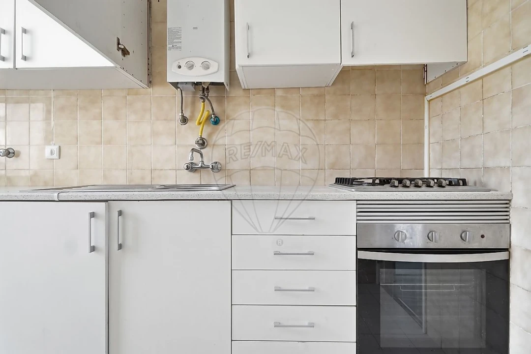 Apartamento T2 para Venda em Santo António dos Cavaleiros e Frielas Foto 13