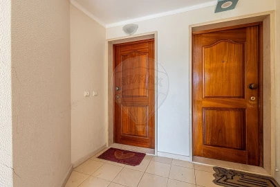 Moradia T3 para Venda em Nossa Senhora do Pópulo, Coto e São Gregório