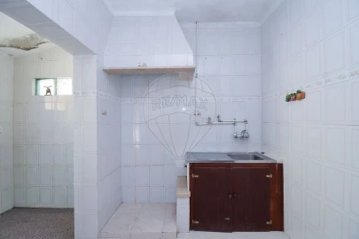 Moradia T2 para Venda em Carcavelos e Parede