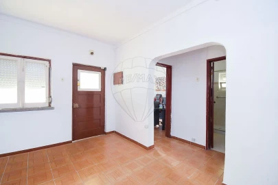 Moradia T2 para Venda em Carcavelos e Parede