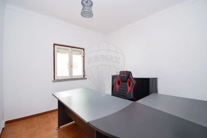 Moradia T2 para Venda em Carcavelos e Parede