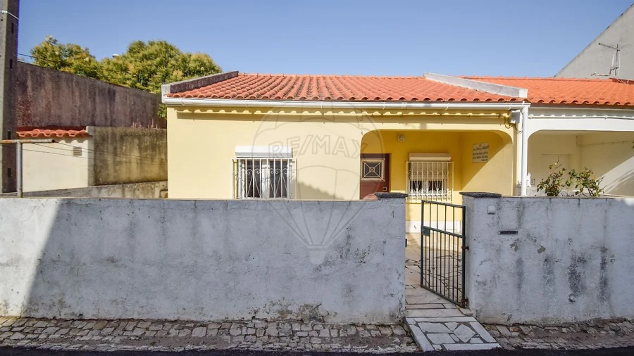 Moradia T2 para Venda em Carcavelos e Parede
