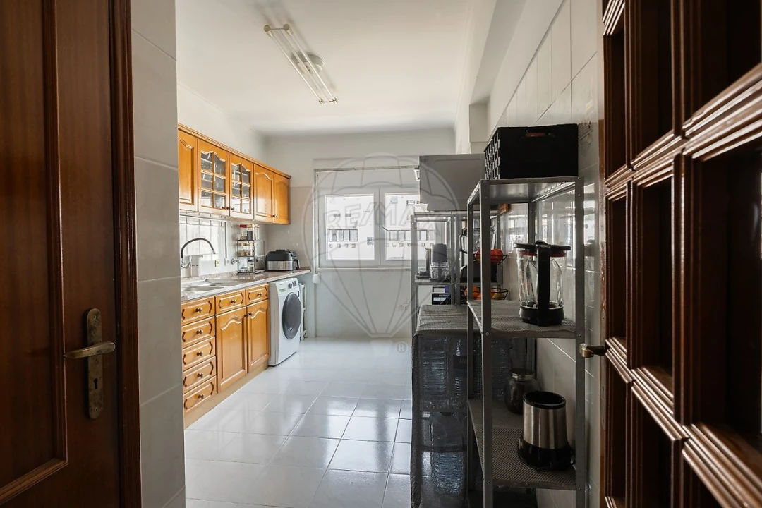 Apartamento T2 para Venda em Rio de Mouro Foto 7