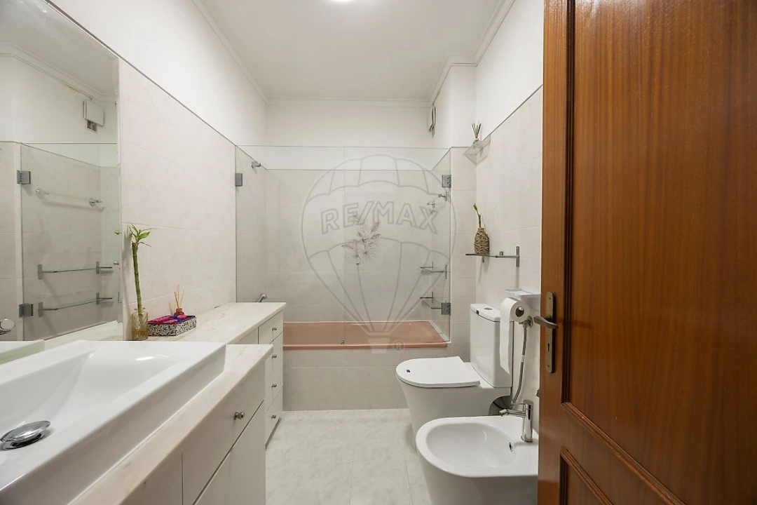 Apartamento T2 para Venda em Rio de Mouro Foto 10