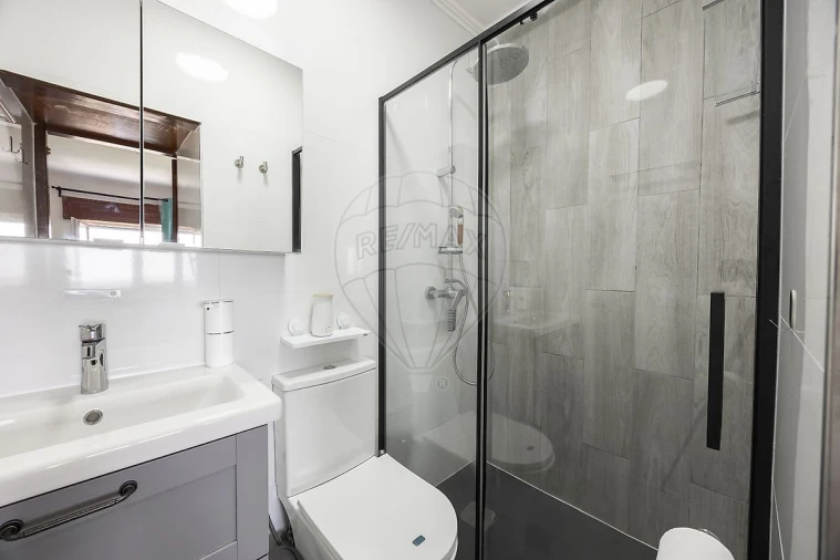 Apartamento T2 para Venda em Rio de Mouro Foto 11