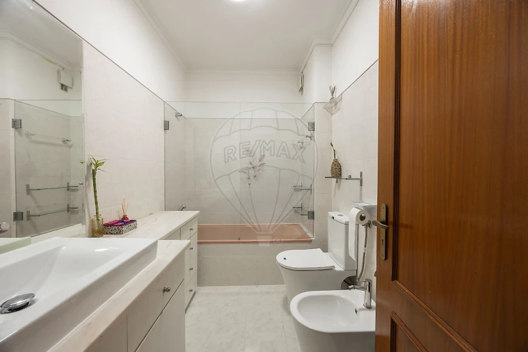 Apartamento T2 para Venda em Rio de Mouro Foto 10