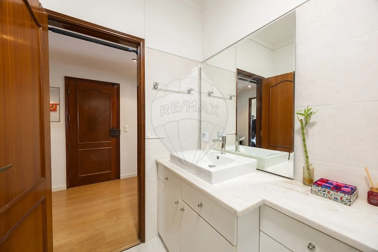 Apartamento T2 para Venda em Rio de Mouro Foto 13