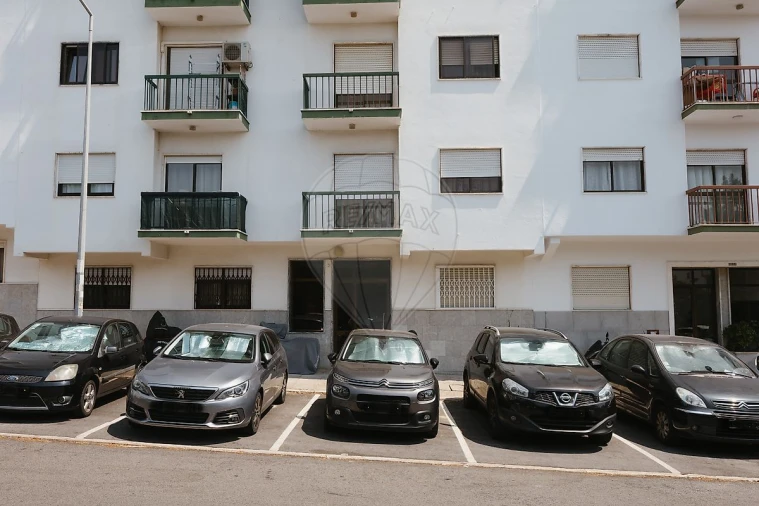 Apartamento T2 para Venda em Rio de Mouro Foto 27