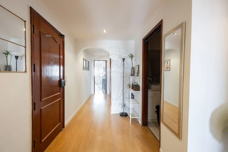 Apartamento T2 para Venda em Rio de Mouro Foto 19