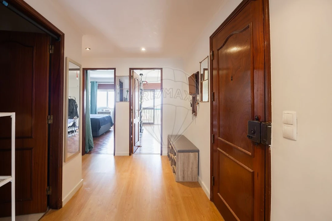 Apartamento T2 para Venda em Rio de Mouro Foto 16