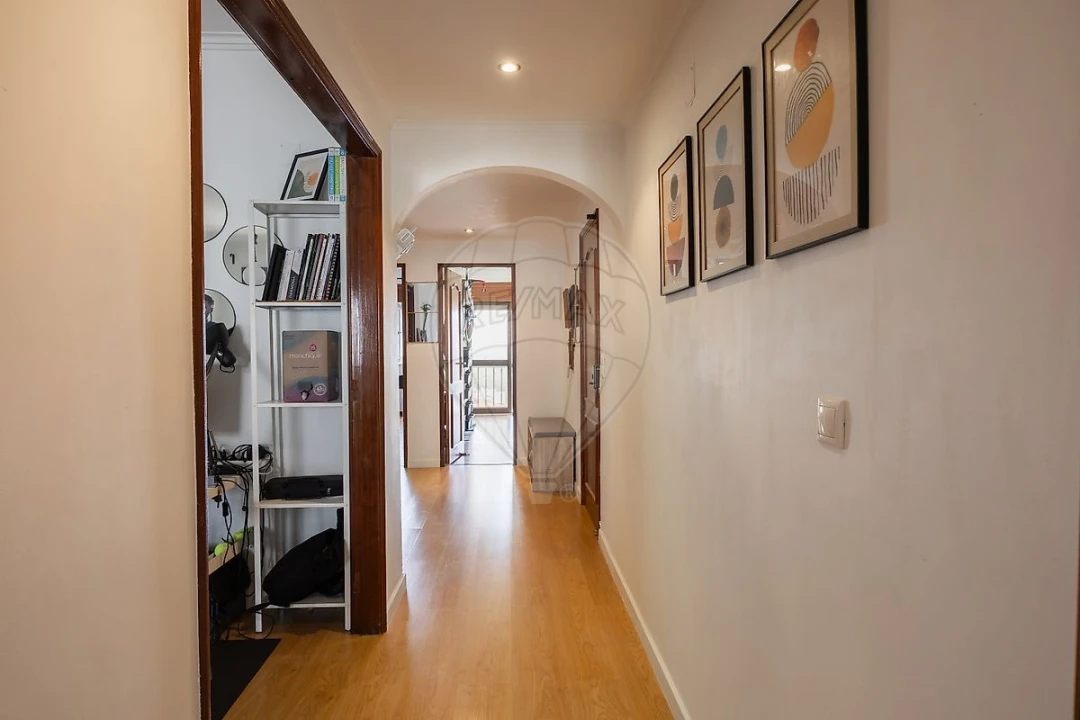 Apartamento T2 para Venda em Rio de Mouro Foto 18