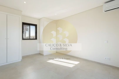Moradia T4 para Venda em Quarteira