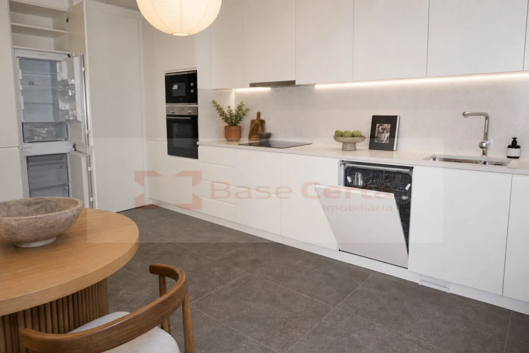 Apartamento T3 para Venda em Almada, Cova da Piedade, Pragal e Cacilhas Foto 2