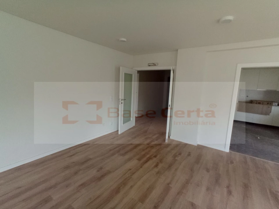 Apartamento T3 para Venda em Almada, Cova da Piedade, Pragal e Cacilhas Foto 7