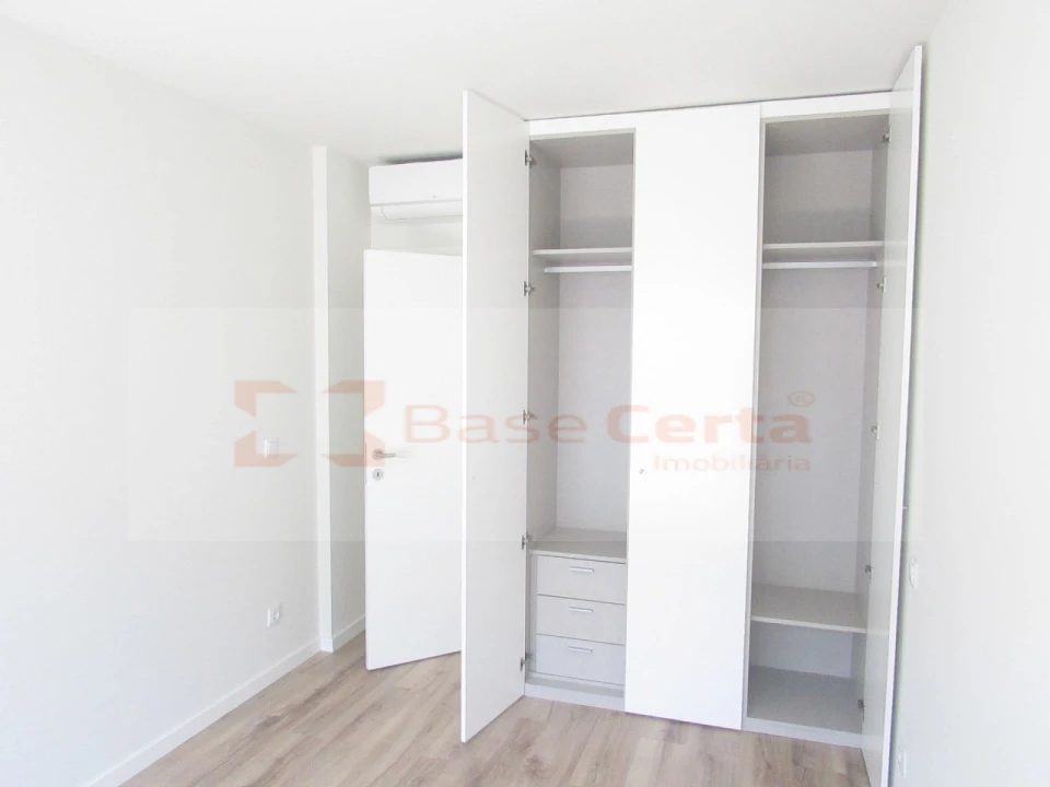 Apartamento T3 para Venda em Almada, Cova da Piedade, Pragal e Cacilhas Foto 13