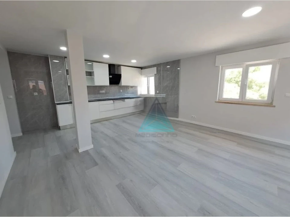 Apartamento T2 para Venda em Corroios Foto 1