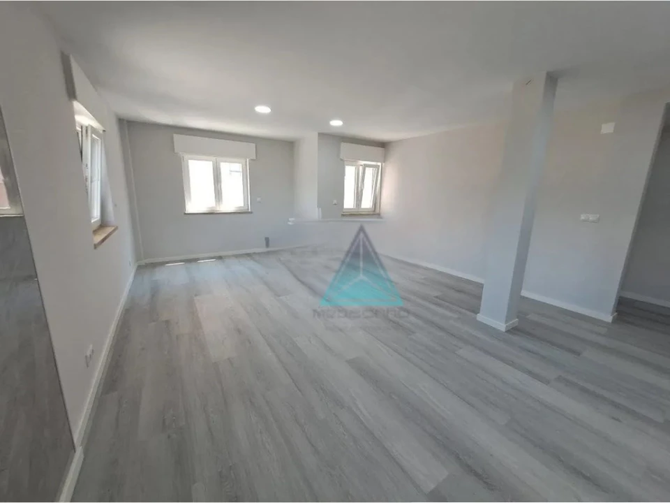Apartamento T2 para Venda em Corroios Foto 2