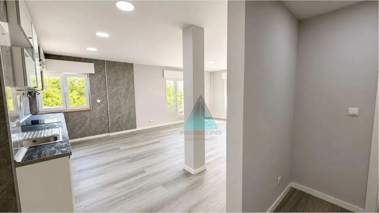 Apartamento T2 para Venda em Corroios Foto 3