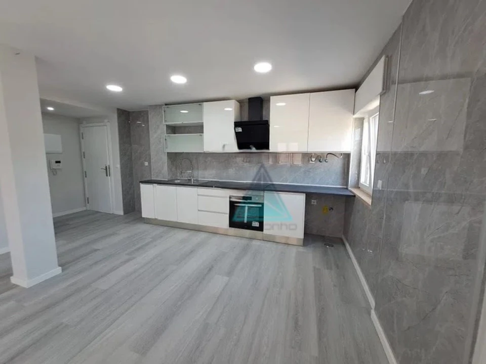 Apartamento T2 para Venda em Corroios Foto 4