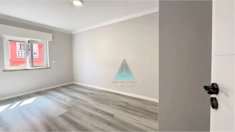 Apartamento T2 para Venda em Corroios