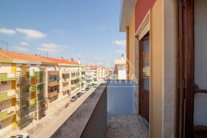 Apartamento T3 para Venda em Baixa da Banheira e Vale da Amoreira