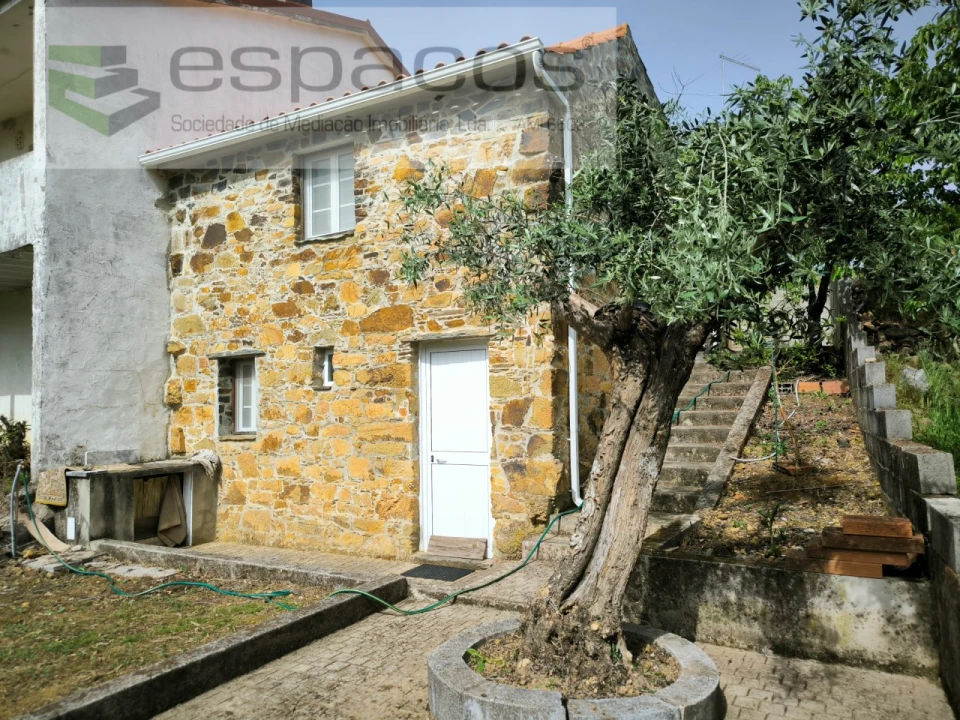 Moradia T1 para Venda em Sobreira Formosa e Alvito da Beira Foto 1