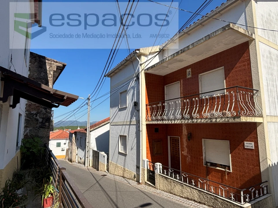 Moradia T6 para Venda em Freixial e Juncal do Campo Foto 1