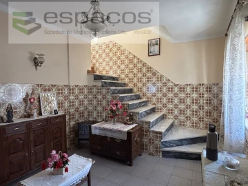 Moradia T6 para Venda em Freixial e Juncal do Campo
