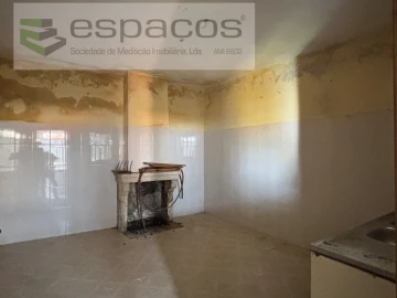 Moradia para Venda em Freixial e Juncal do Campo