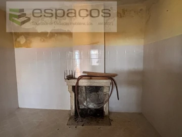 Moradia para Venda em Freixial e Juncal do Campo