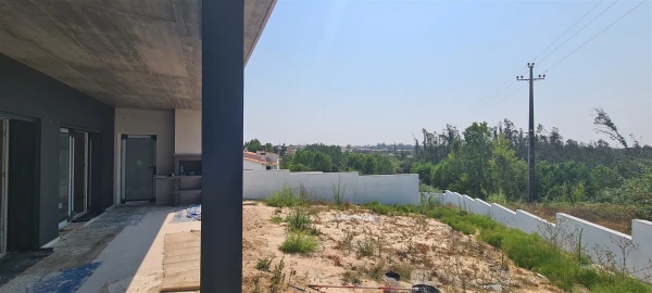 Moradia T3 para Venda em Souto da Carpalhosa e Ortigosa