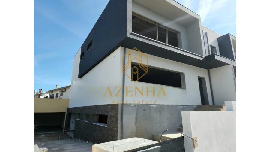 Moradia T3 para Venda em Cidade da Maia Foto 18