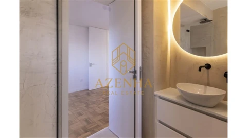 Apartamento T4 para Venda em Cedofeita, Santo Ildefonso, Sé, Miragaia, São Nicolau e Vitória
