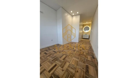 Apartamento T4 para Venda em Cedofeita, Santo Ildefonso, Sé, Miragaia, São Nicolau e Vitória