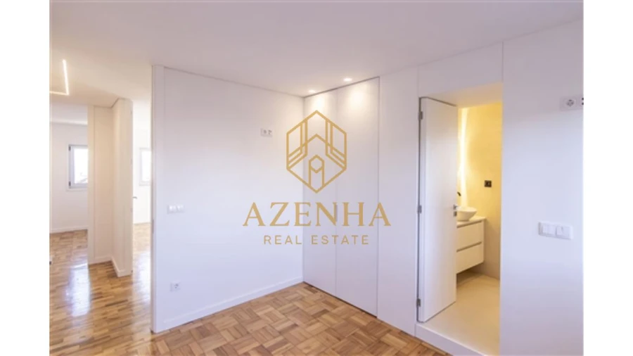 Apartamento T4 para Venda em Cedofeita, Santo Ildefonso, Sé, Miragaia, São Nicolau e Vitória Foto 4