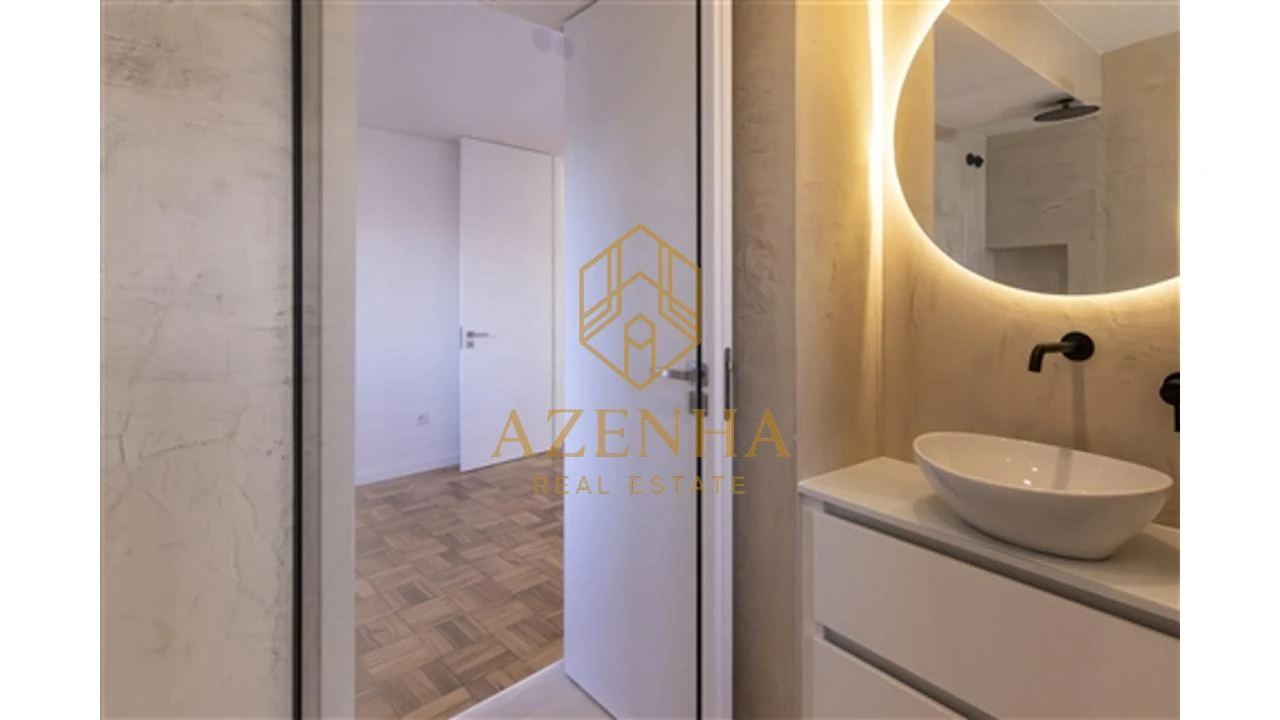 Apartamento T4 para Venda em Cedofeita, Santo Ildefonso, Sé, Miragaia, São Nicolau e Vitória Foto 2