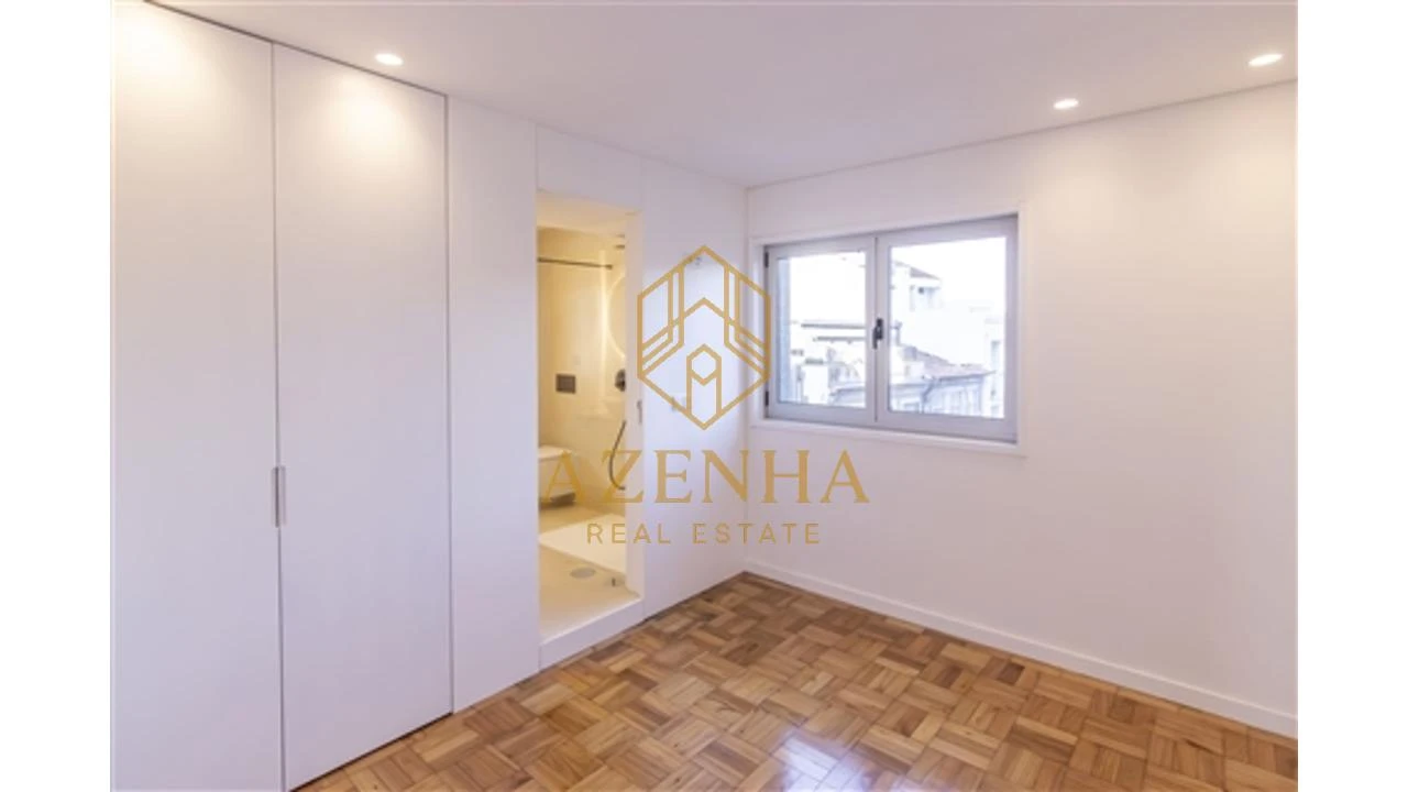 Apartamento T4 para Venda em Cedofeita, Santo Ildefonso, Sé, Miragaia, São Nicolau e Vitória Foto 5