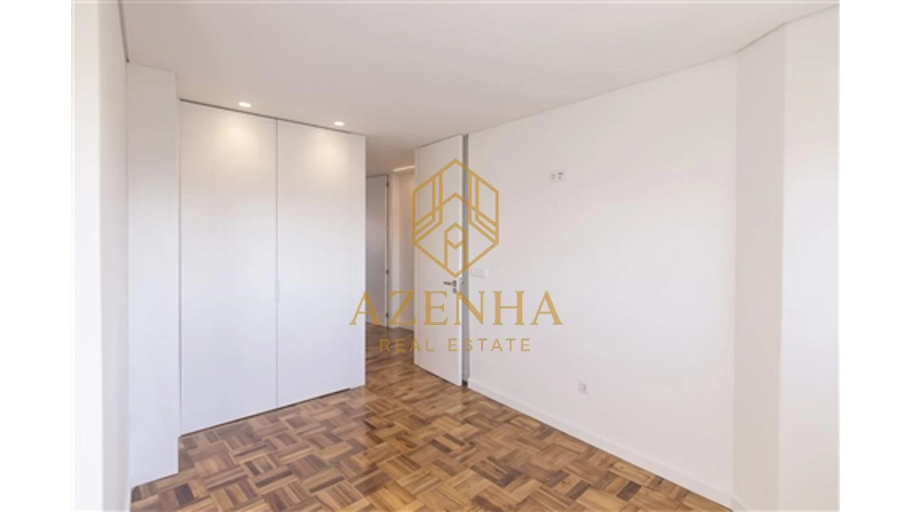Apartamento T4 para Venda em Cedofeita, Santo Ildefonso, Sé, Miragaia, São Nicolau e Vitória Foto 11