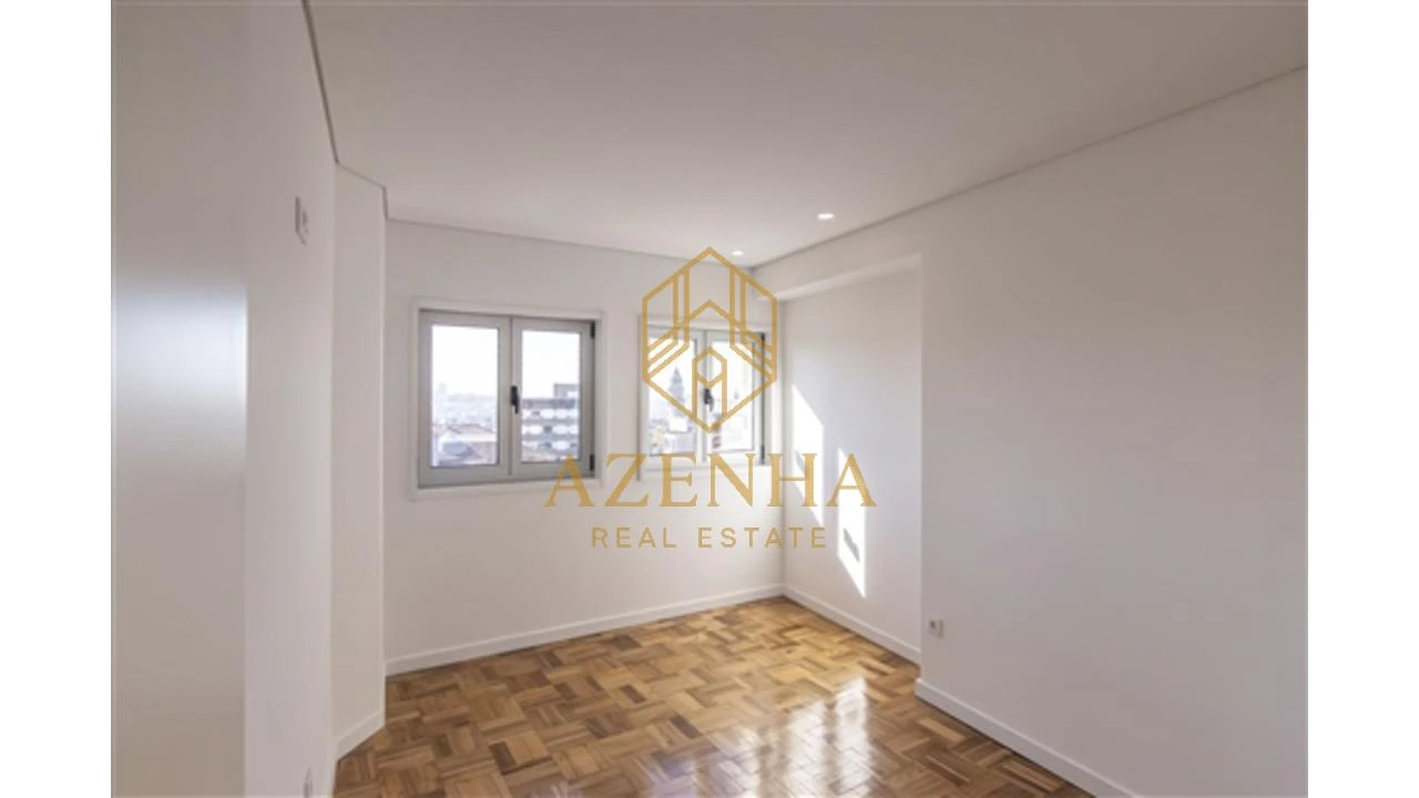 Apartamento T4 para Venda em Cedofeita, Santo Ildefonso, Sé, Miragaia, São Nicolau e Vitória Foto 12