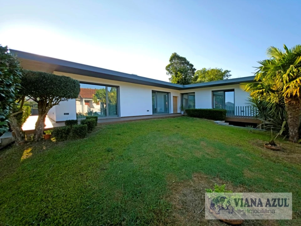 Moradia T4 para Venda em Rebordões (Santa Maria) Foto 21