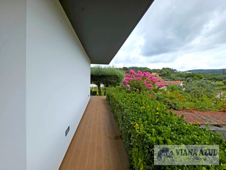 Moradia T4 para Venda em Rebordões (Santa Maria) Foto 24
