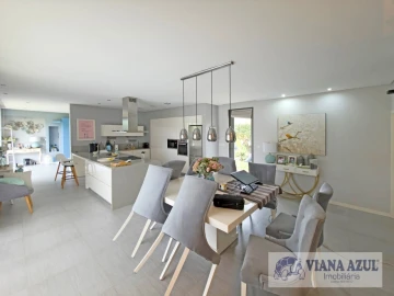 Moradia T4 para Venda em Rebordões (Santa Maria)
