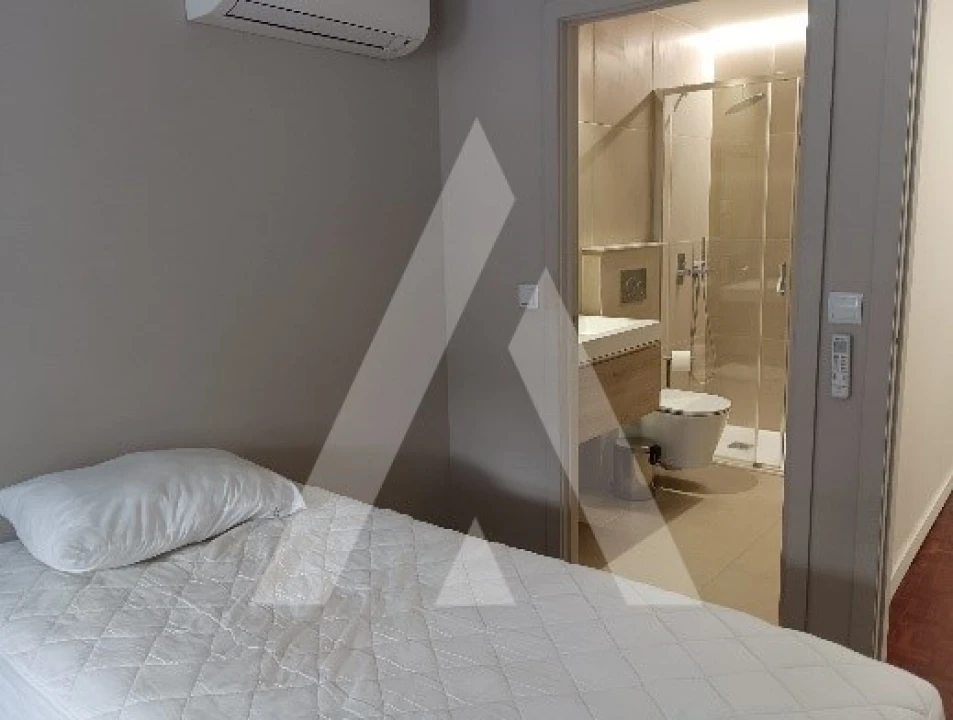 Apartamento T2 para Arrendamento em Sé Nova, Santa Cruz, Almedina e São Bartolomeu Foto 7