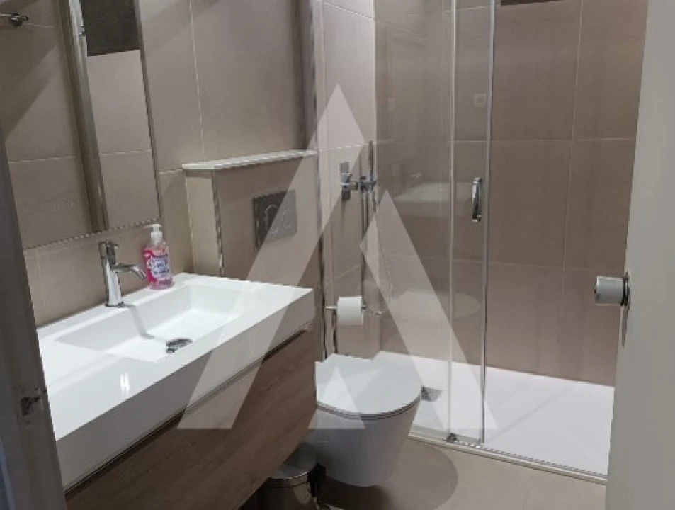 Apartamento T2 para Arrendamento em Sé Nova, Santa Cruz, Almedina e São Bartolomeu Foto 8