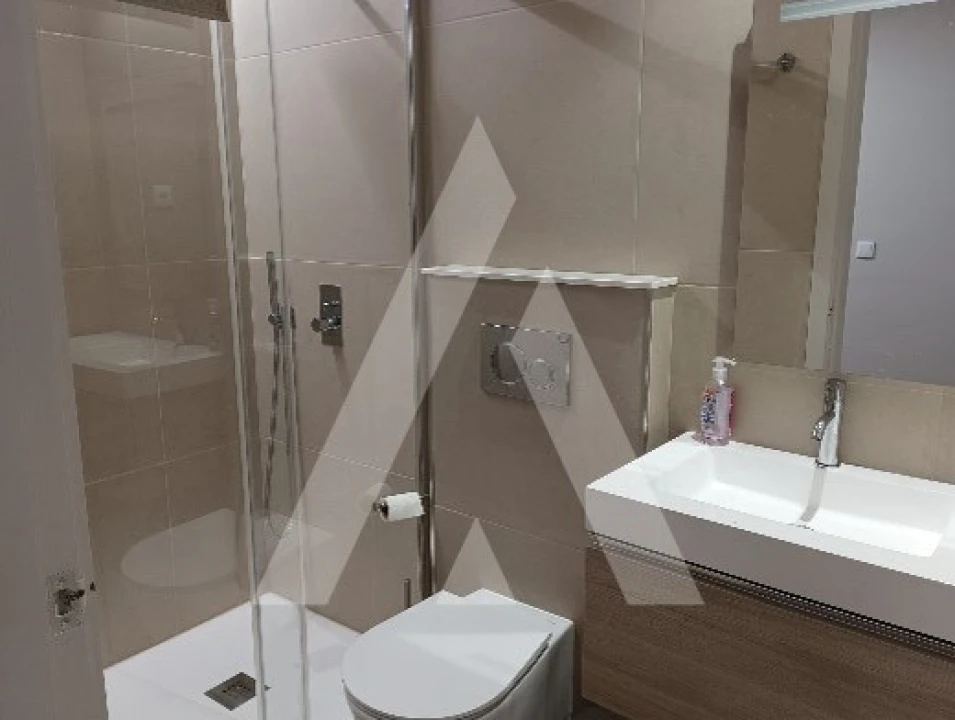 Apartamento T2 para Arrendamento em Sé Nova, Santa Cruz, Almedina e São Bartolomeu Foto 14