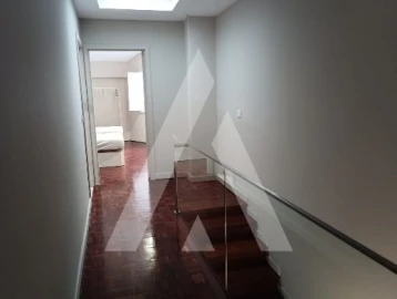 Apartamento T2 para Arrendamento em Sé Nova, Santa Cruz, Almedina e São Bartolomeu