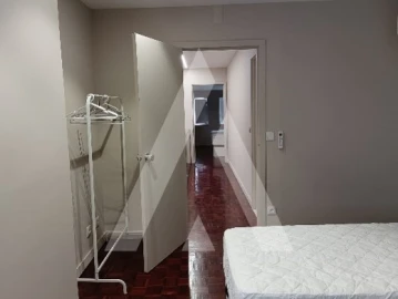 Apartamento T2 para Arrendamento em Sé Nova, Santa Cruz, Almedina e São Bartolomeu