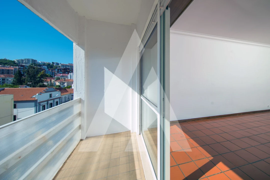 Apartamento T2 para Arrendamento em Santo Antonio dos Olivais Foto 3