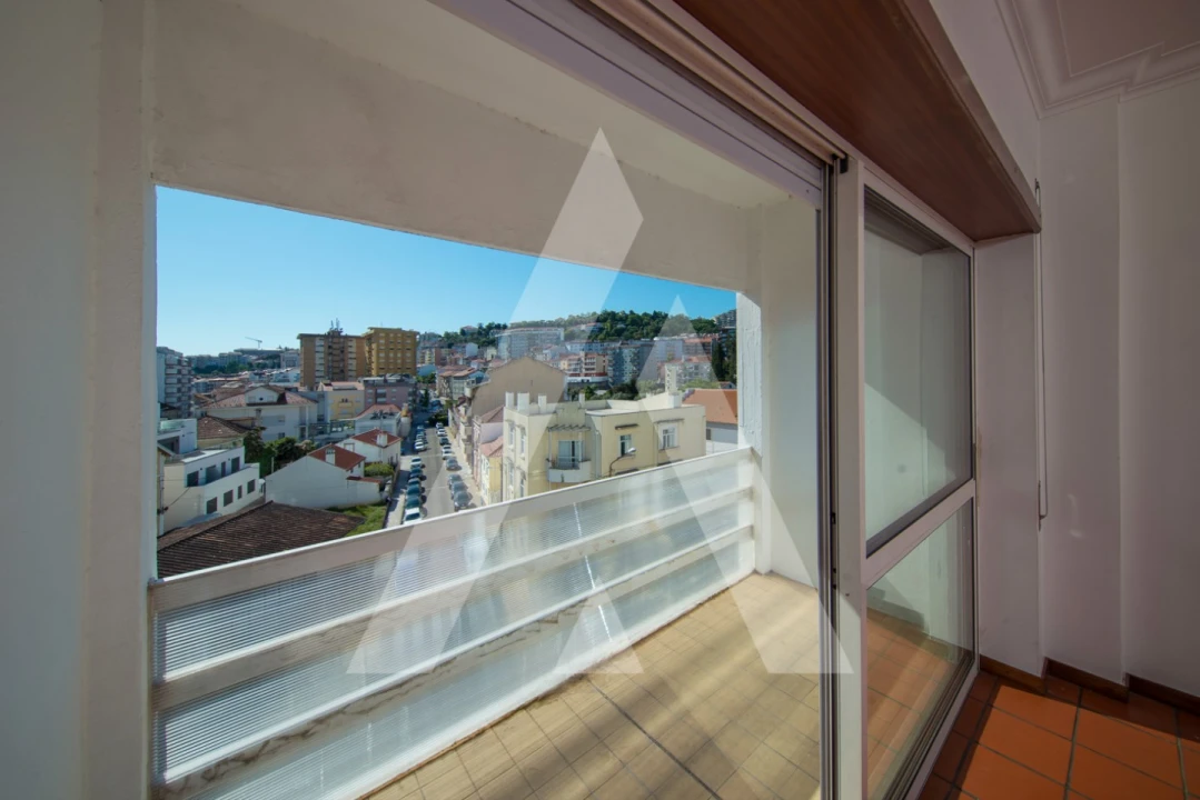 Apartamento T2 para Arrendamento em Santo Antonio dos Olivais Foto 4